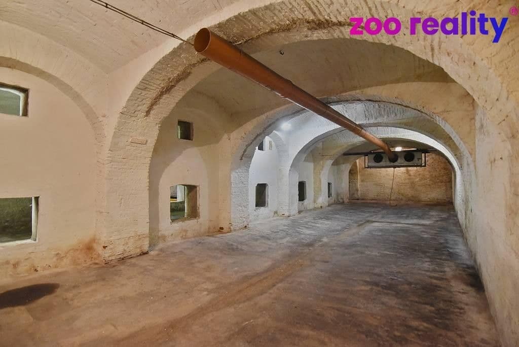 Prodej komerčního prostoru 657 m²