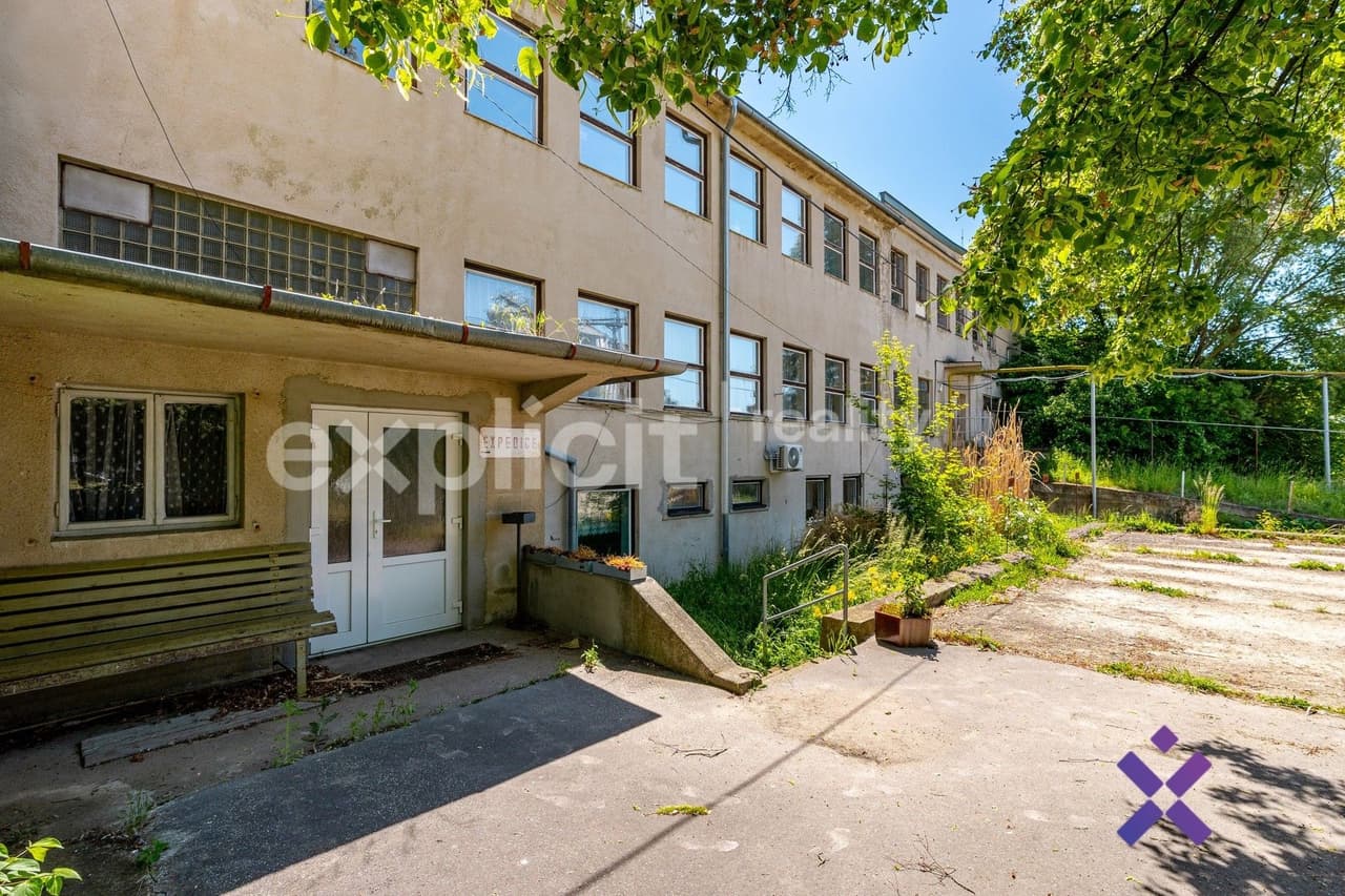Prodej komerčního prostoru 1837 m²