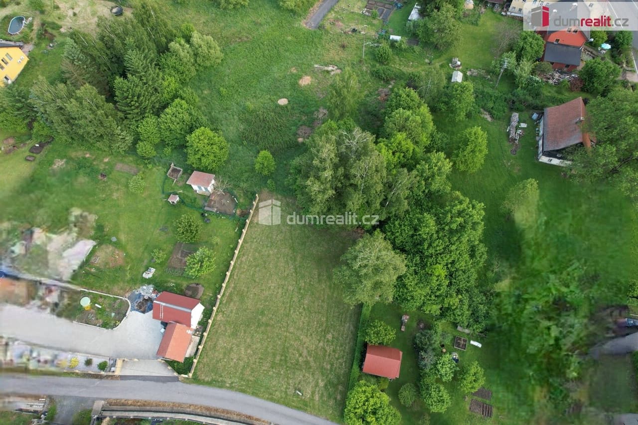 Prodej pozemku 1043 m²