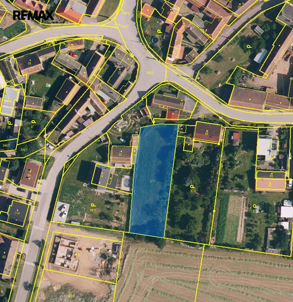 Prodej pozemku 1472 m²