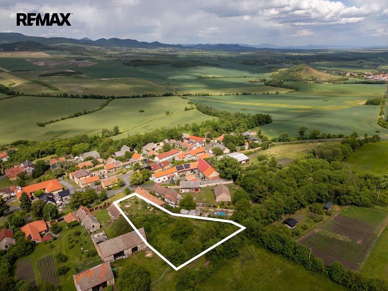 Prodej pozemku 2061 m²