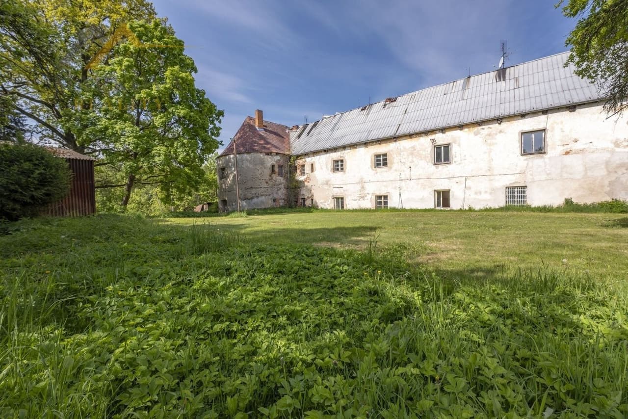 Prodej nemovitosti 2200 m²