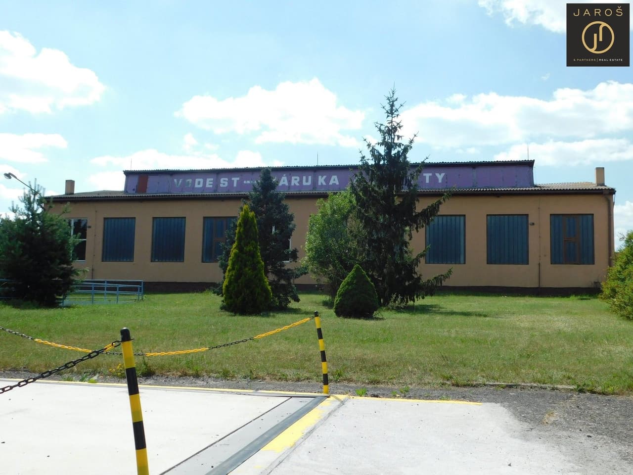 Pronájem komerčního prostoru 895 m²