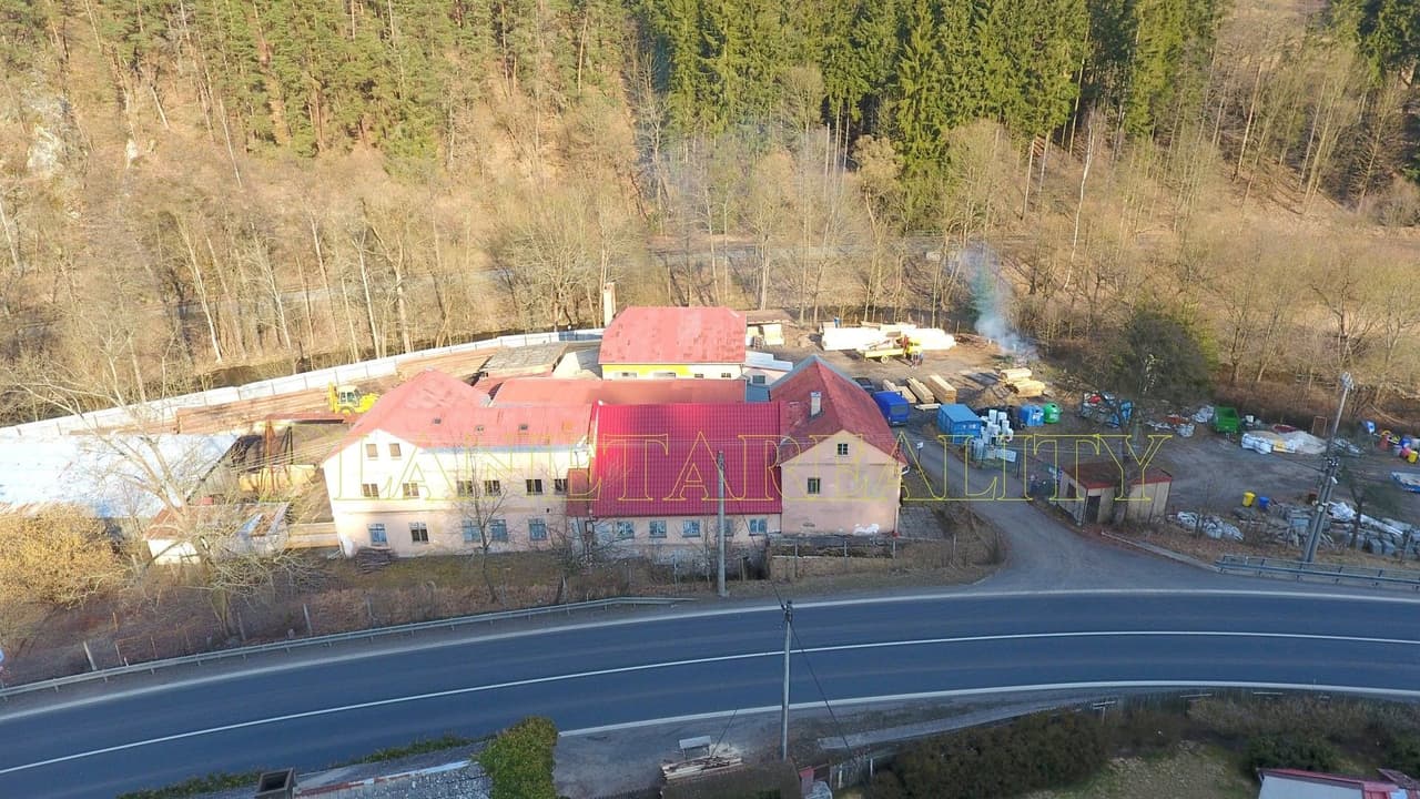 Prodej komerčního prostoru 3769 m²