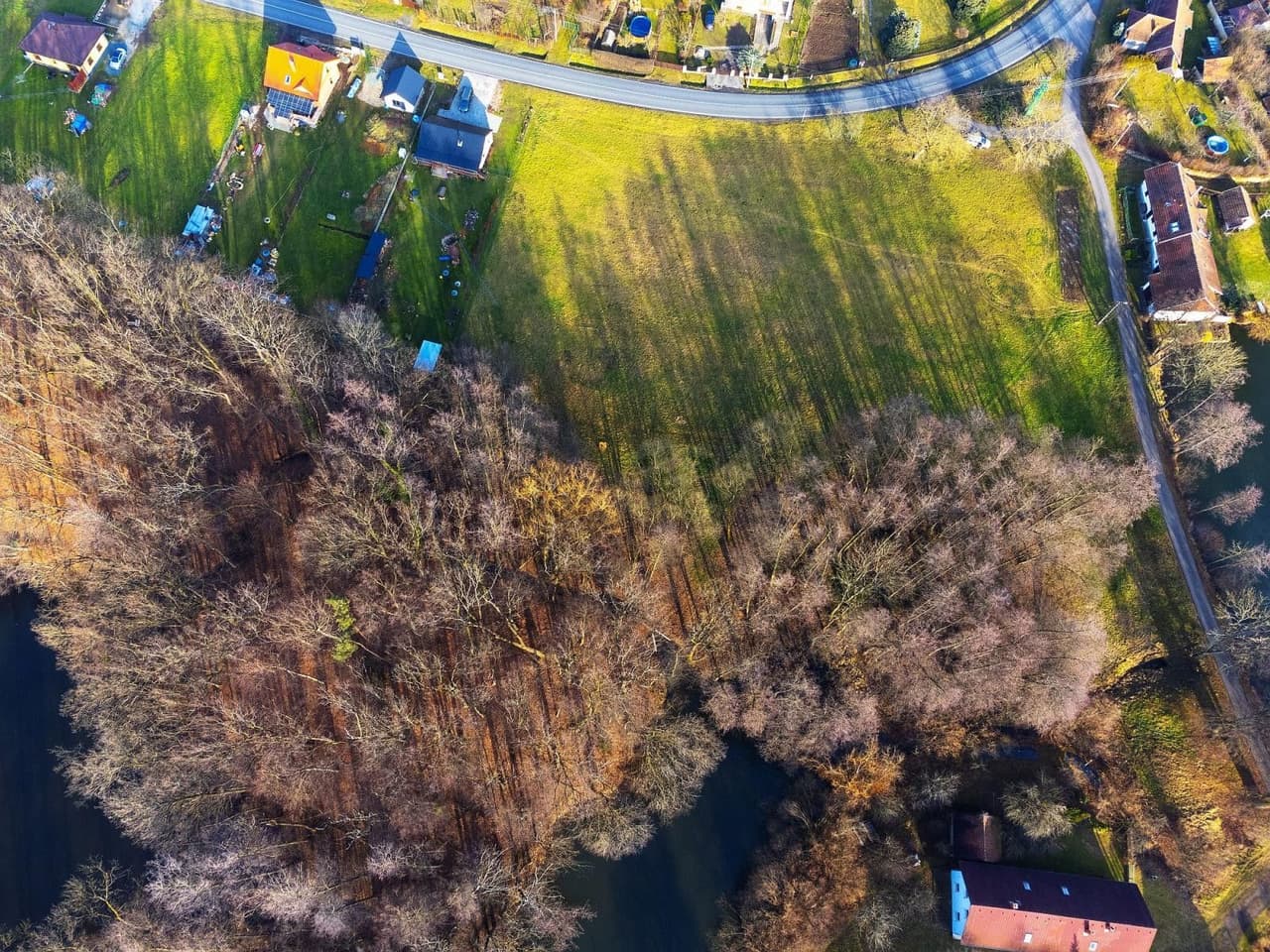 Prodej pozemku 2439 m²