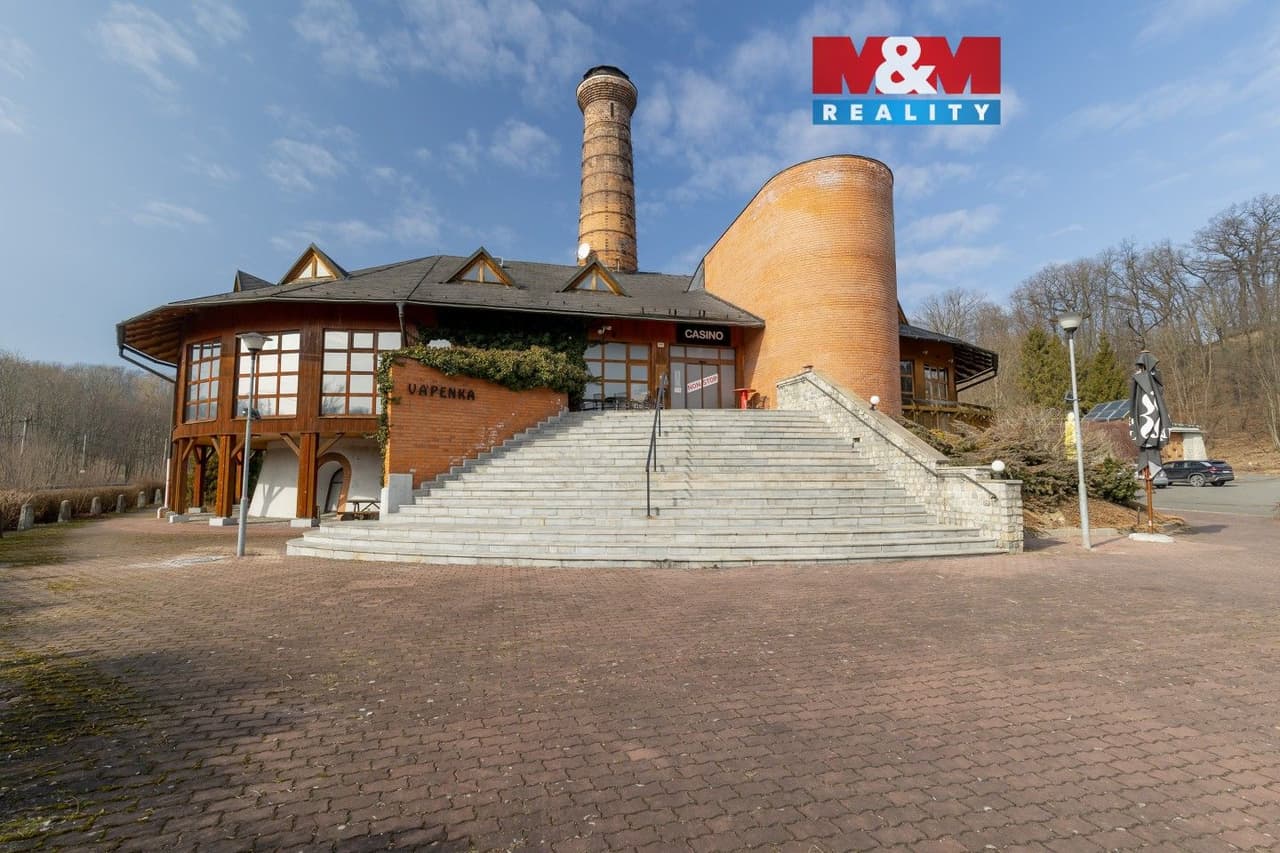 Prodej komerčního prostoru 2100 m²