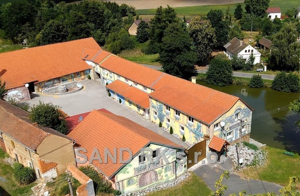 Pronájem nemovitosti 1000 m²