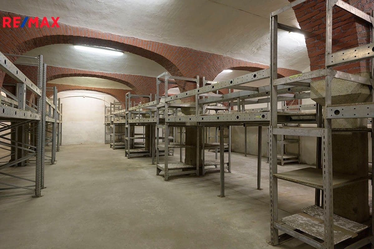 Prodej komerčního prostoru 606 m²