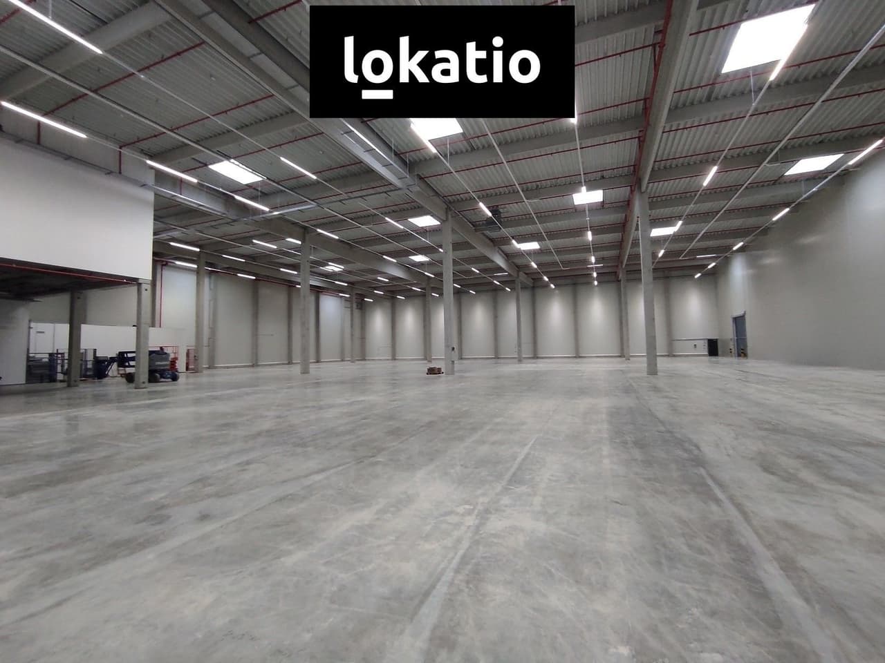 Pronájem komerčního prostoru 7420 m²