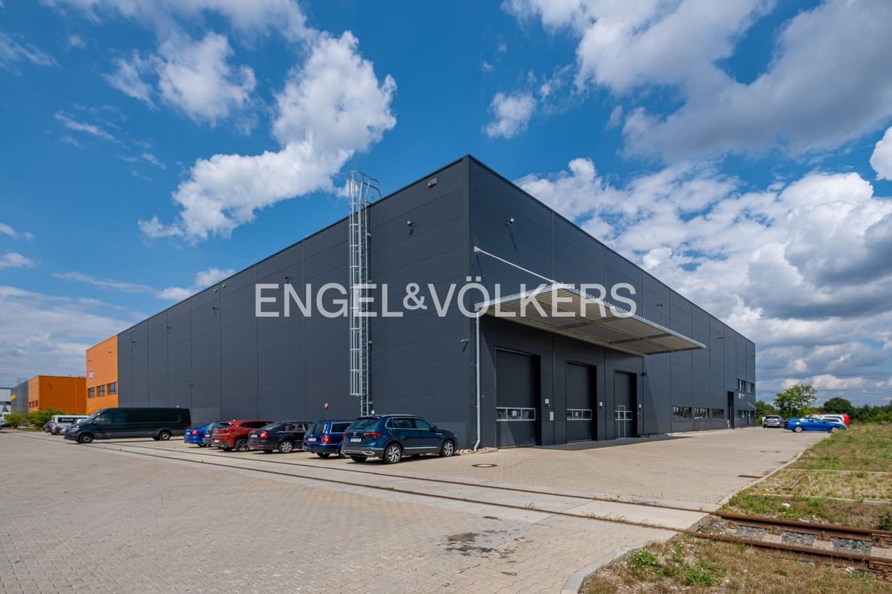 Pronájem komerčního prostoru 2600 m²