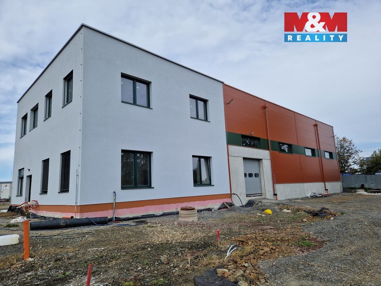 Pronájem komerčního prostoru 1049 m²
