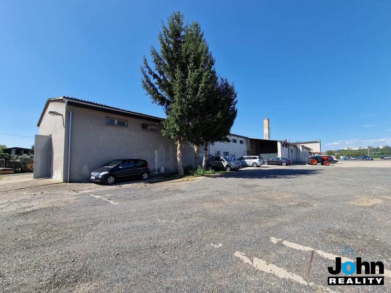 Prodej komerčního prostoru 1500 m²