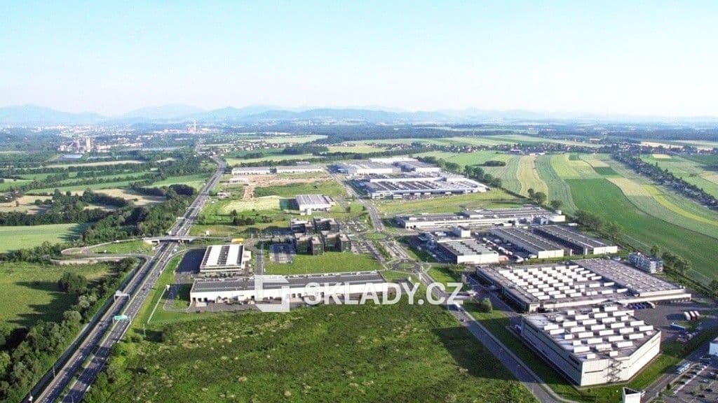 Pronájem komerčního prostoru 3500 m²