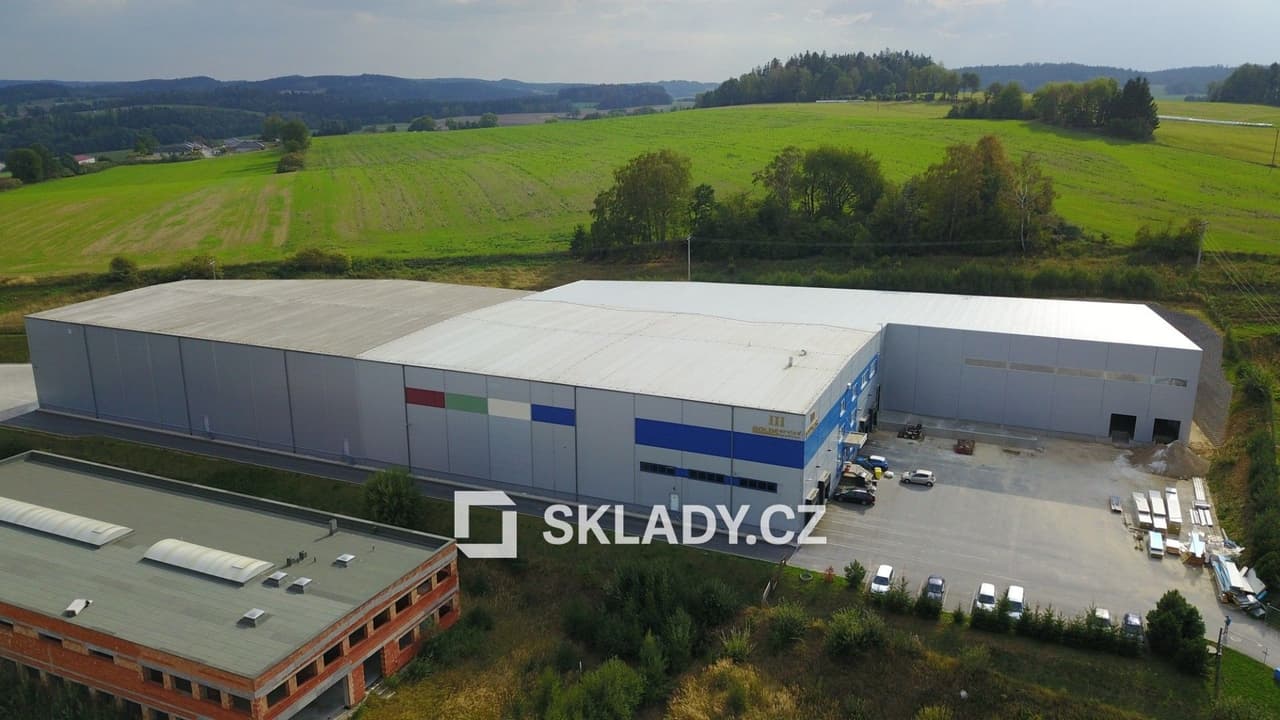 Pronájem komerčního prostoru 800 m²