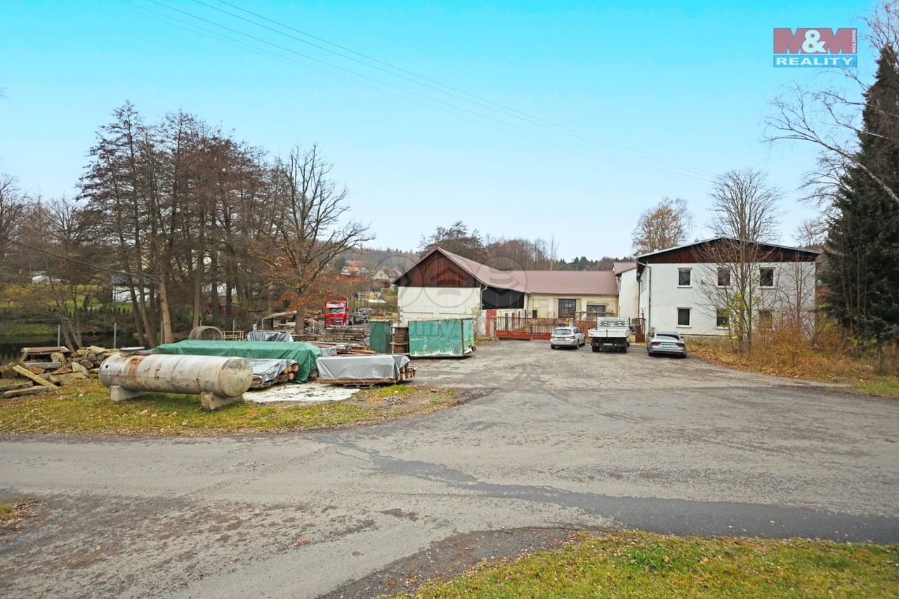 Prodej komerčního prostoru 1000 m²