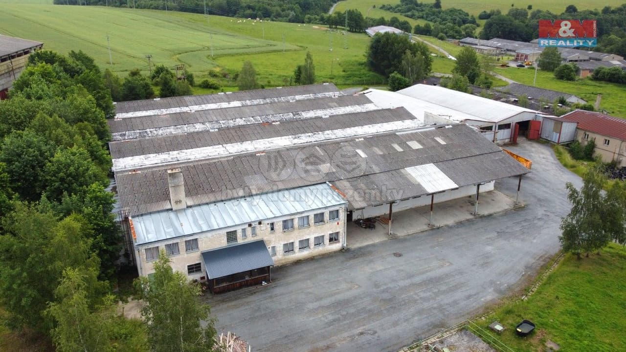 Prodej komerčního prostoru 1200 m²