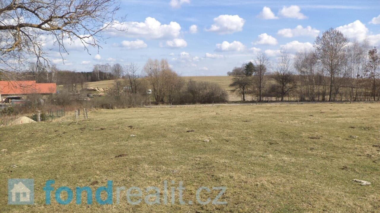 Prodej pozemku 1200 m²