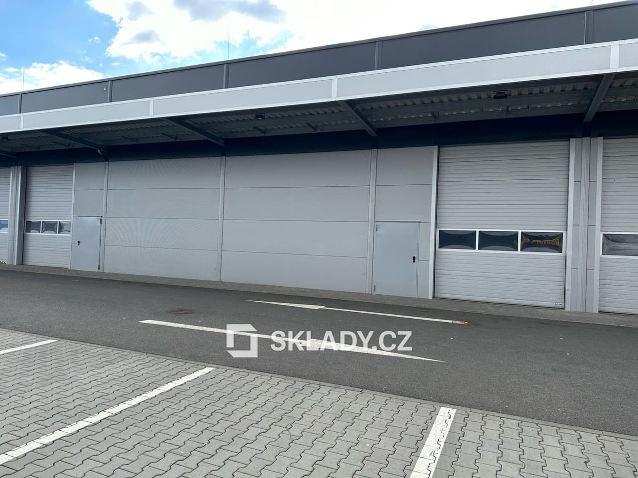 Pronájem komerčního prostoru 270 m²