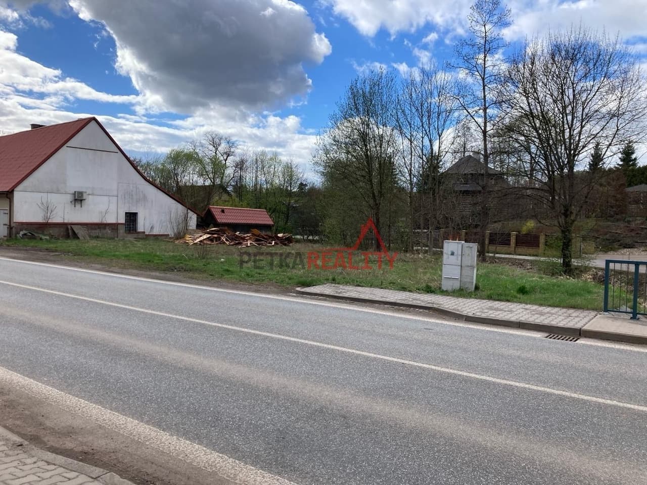Prodej pozemku 692 m²