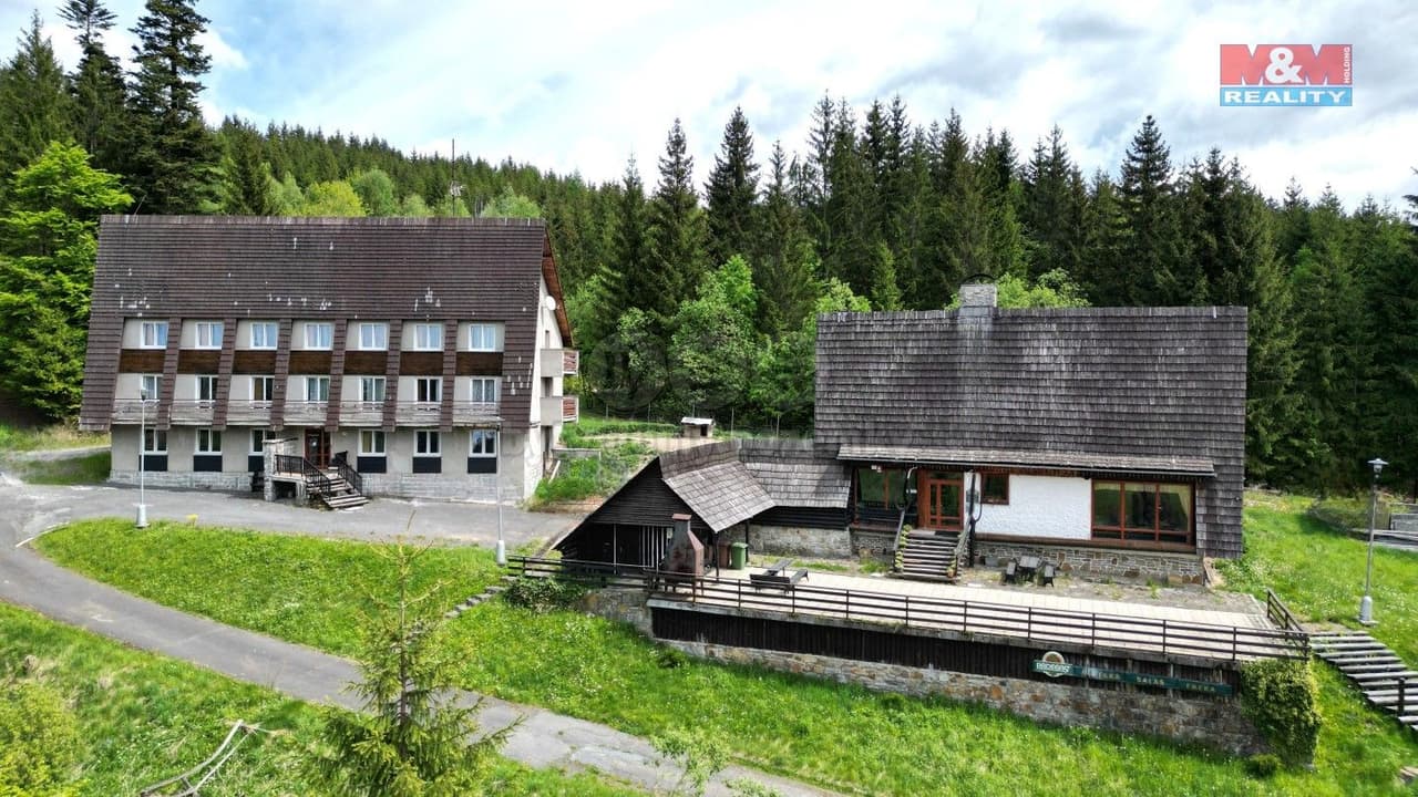 Prodej komerčního prostoru 900 m²