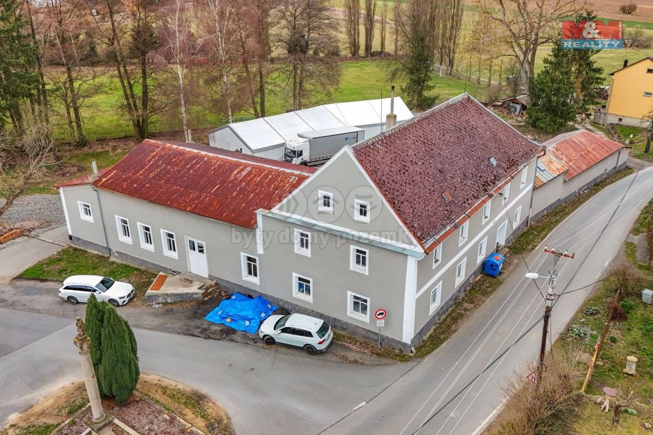 Prodej komerčního prostoru 745 m²
