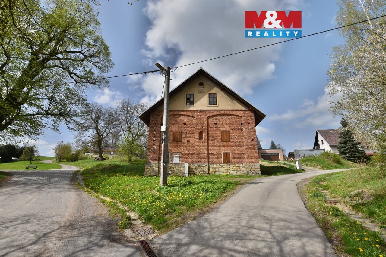 Prodej nemovitosti 330 m²
