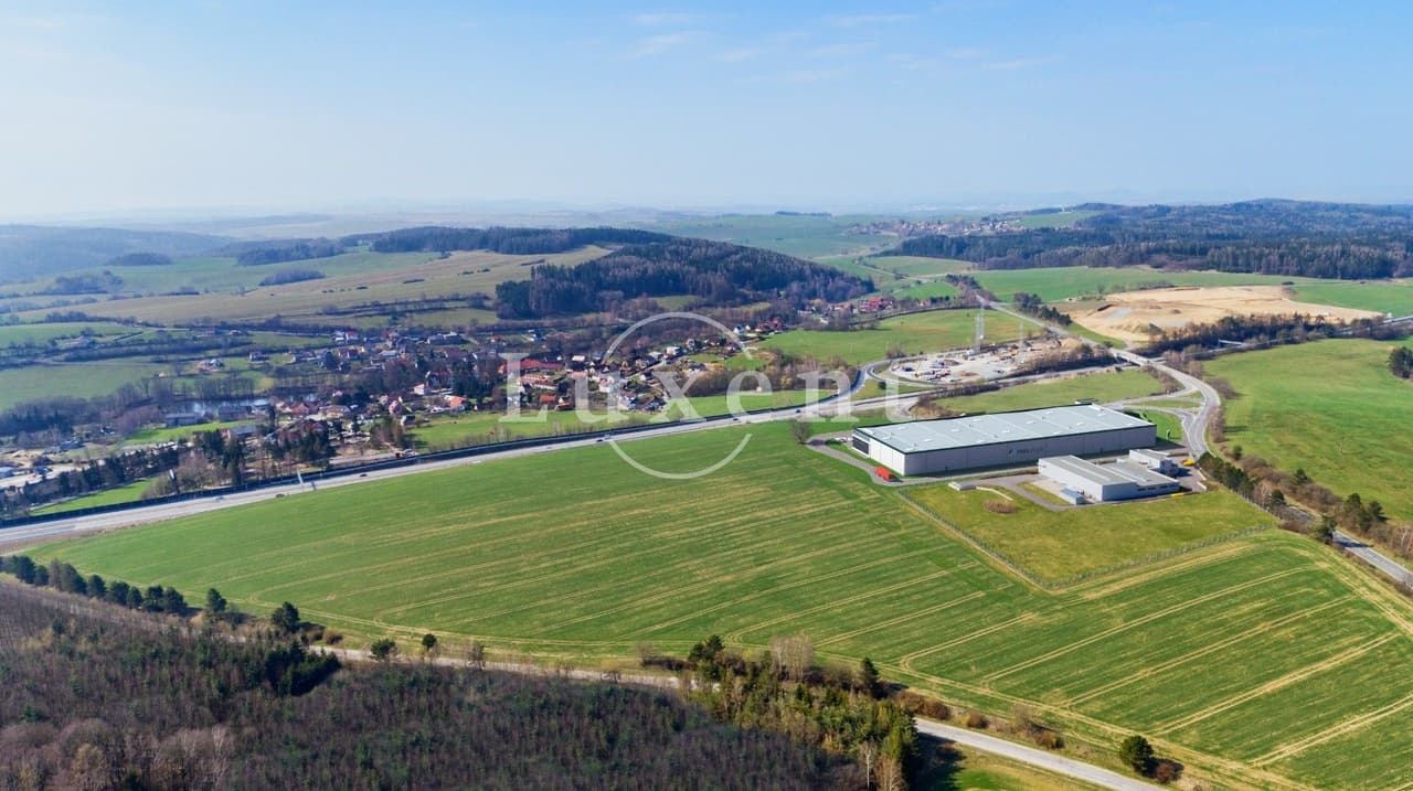 Pronájem komerčního prostoru 5643 m²