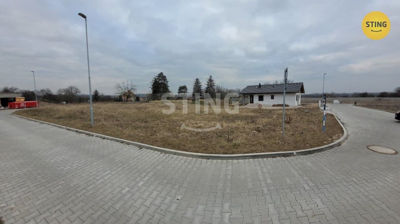 Prodej pozemku 826 m²