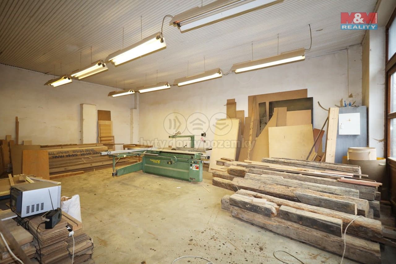 Pronájem komerčního prostoru 1000 m²
