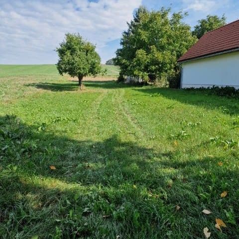 Prodej pozemku 1042 m²