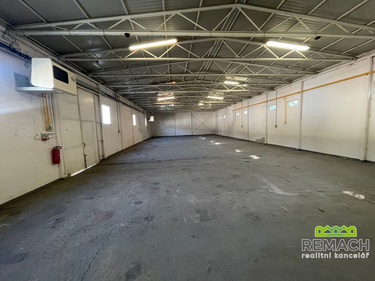 Pronájem komerčního prostoru 300 m²