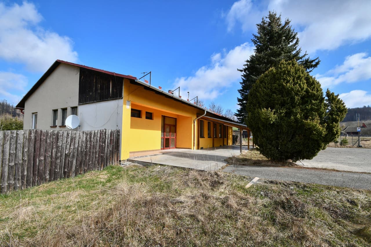 Prodej komerčního prostoru 1415 m²