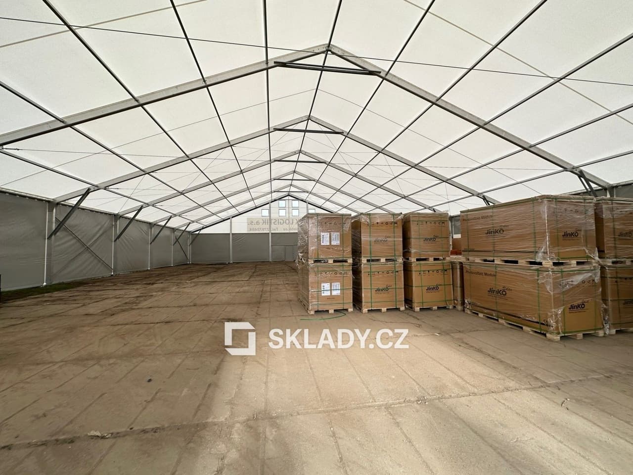Pronájem komerčního prostoru 875 m²