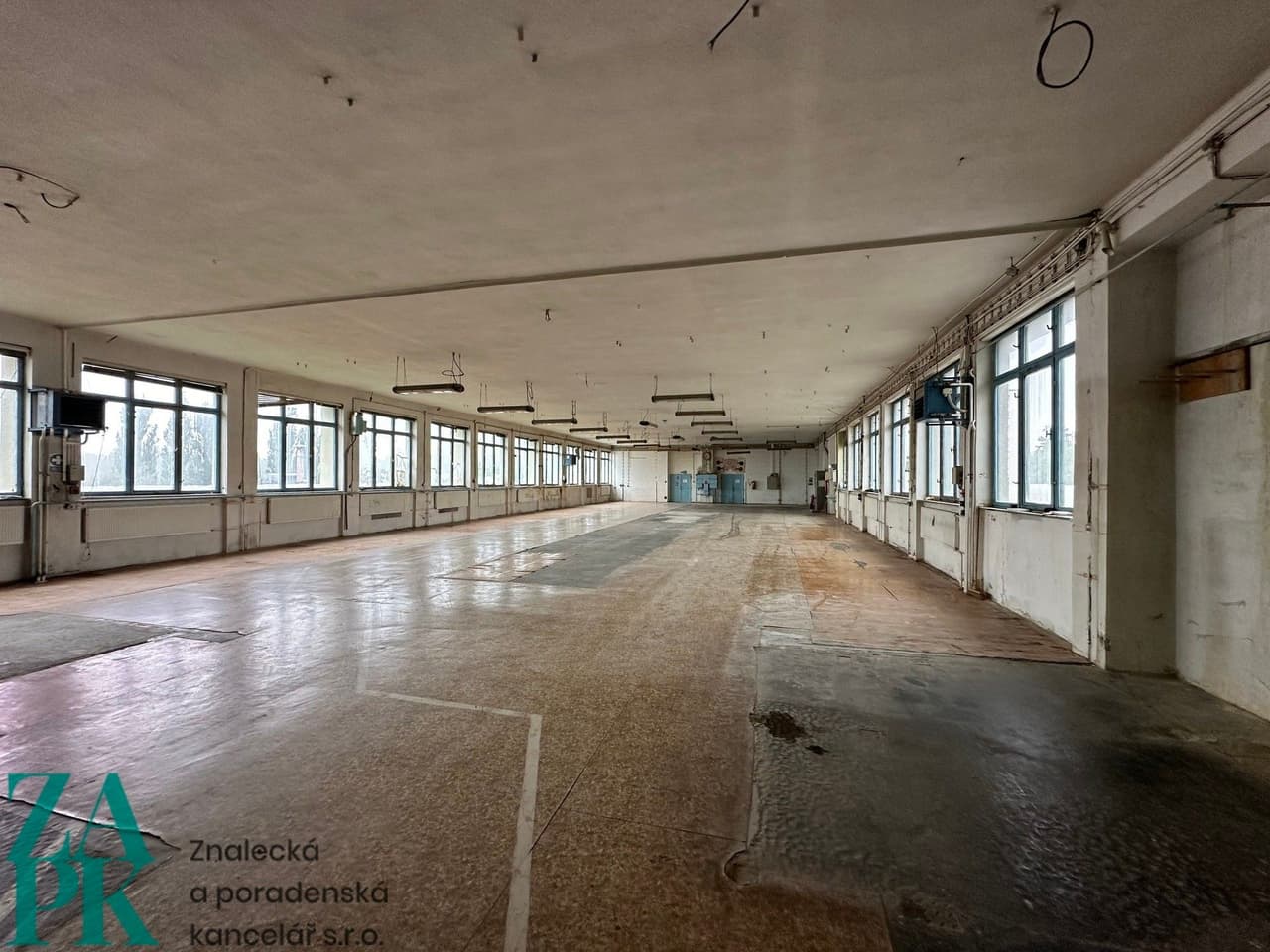 Pronájem komerčního prostoru 1000 m²
