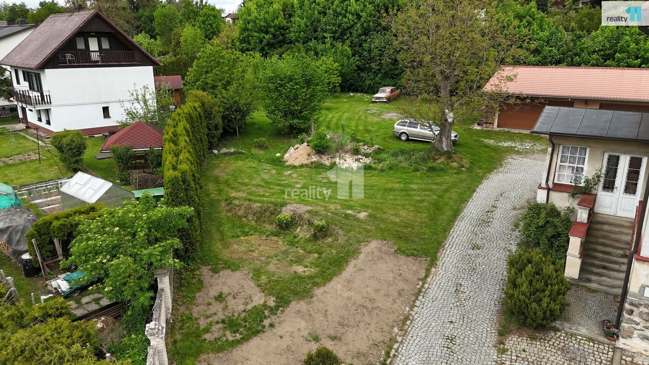 Prodej pozemku 1096 m²