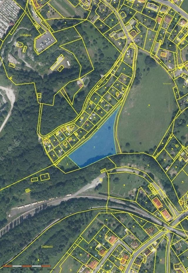 Pronájem pozemku 600 m²