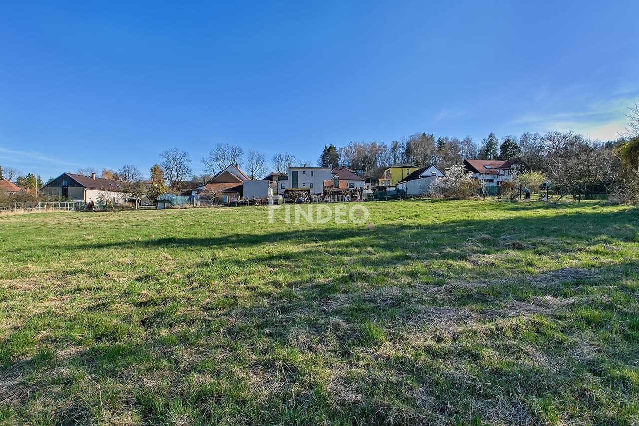 Prodej pozemku 2165 m²