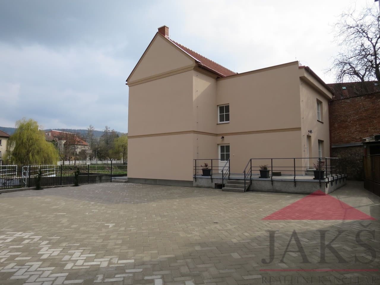 Pronájem nemovitosti 18 m²