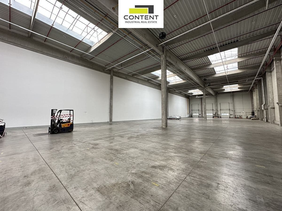 Pronájem komerčního prostoru 4859 m²