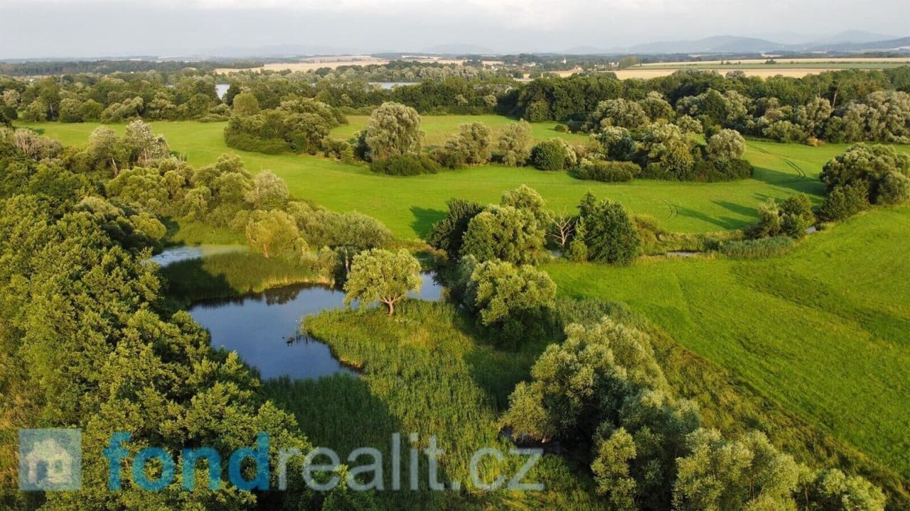 Prodej nemovitosti 9886 m²