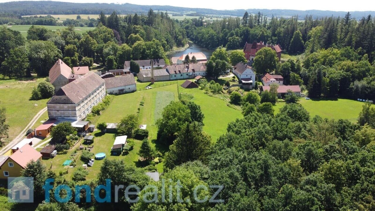 Prodej pozemku 2921 m²