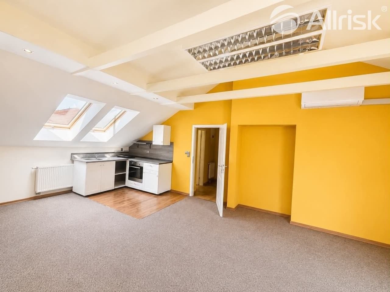 Pronájem bytu 2+kk 101 m²