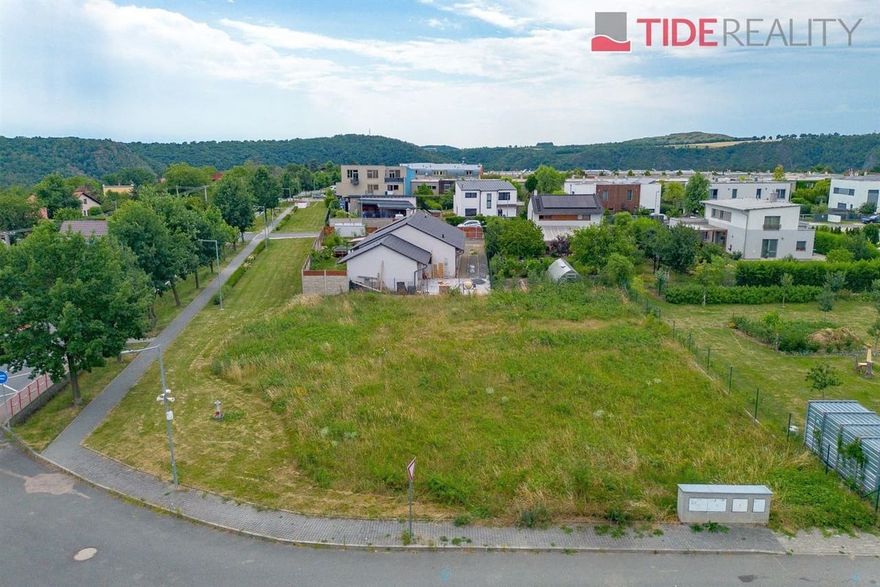 Prodej pozemku 890 m²