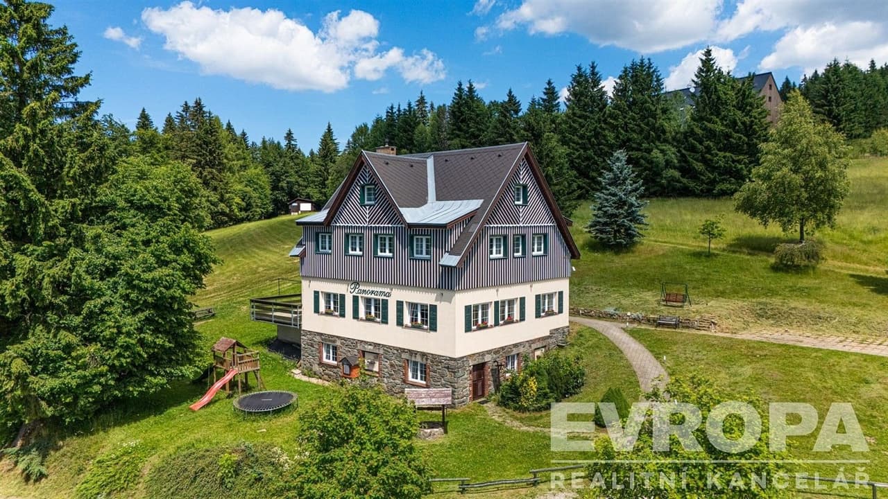 Prodej komerčního prostoru 425 m²
