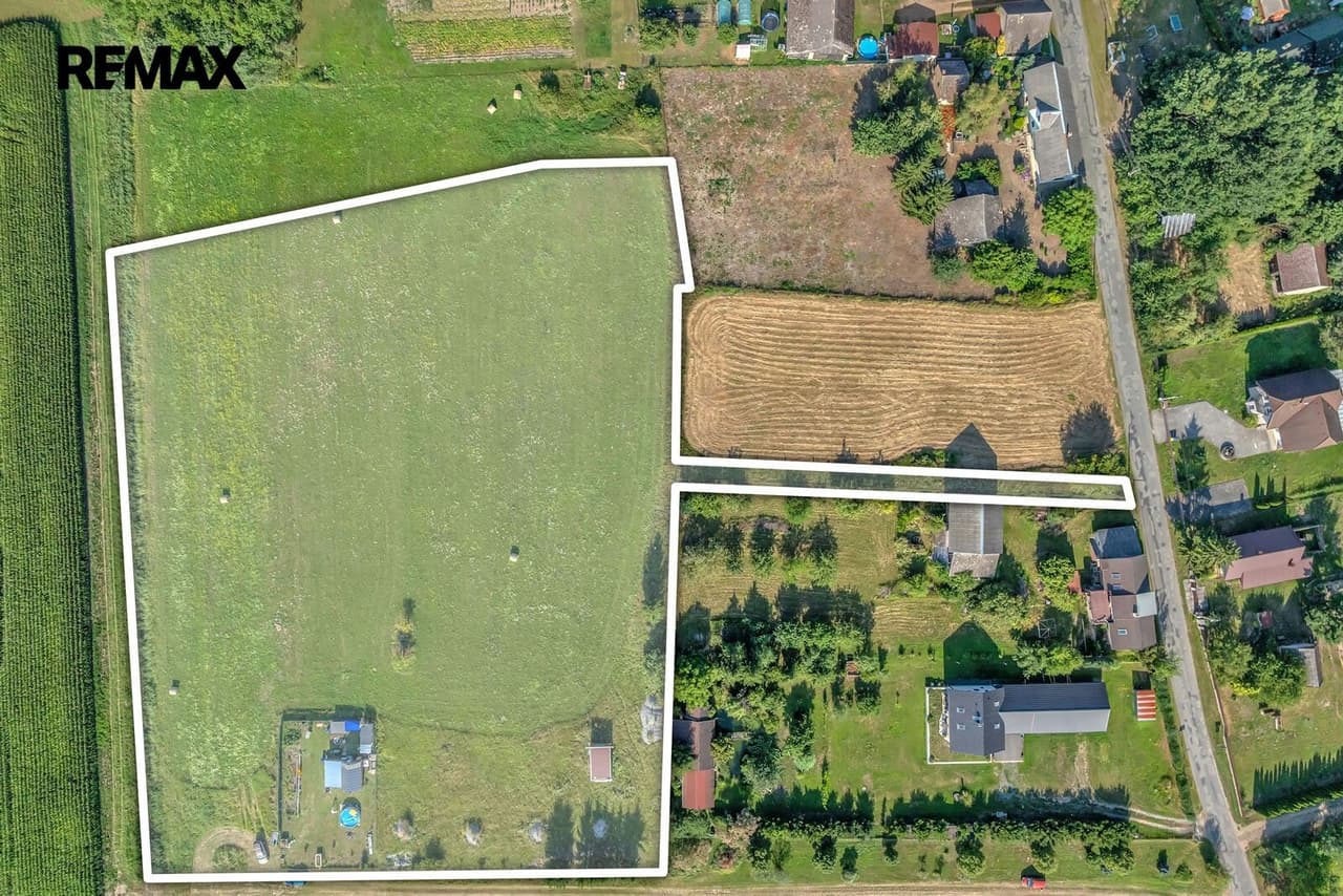 Prodej pozemku 12402 m²