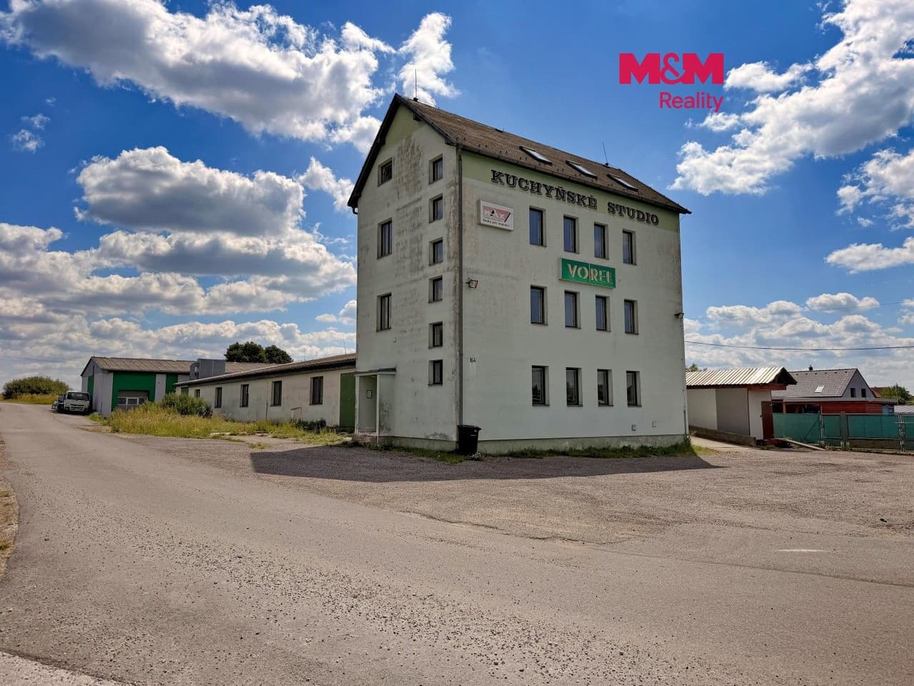 Prodej komerčního prostoru 851 m²